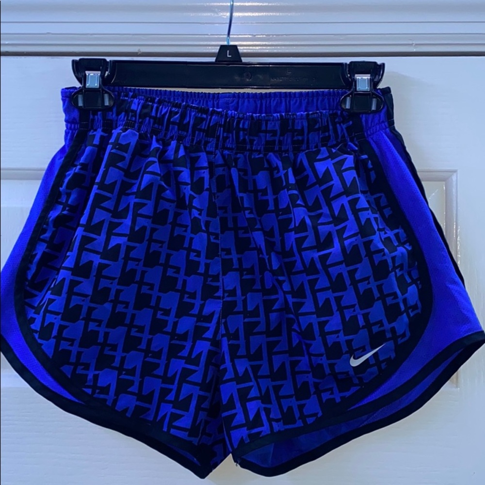 Women’s Nike shorts size small